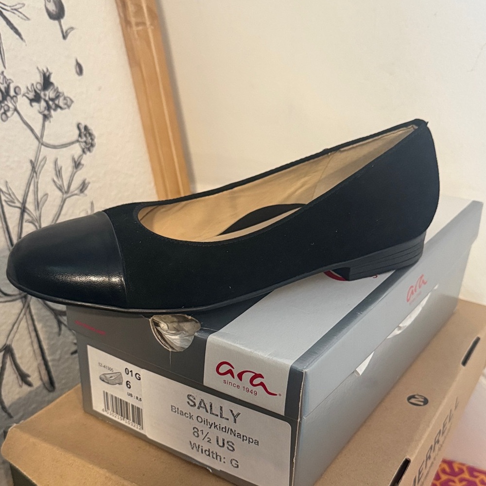 Ara Black Leather and Suede Flats